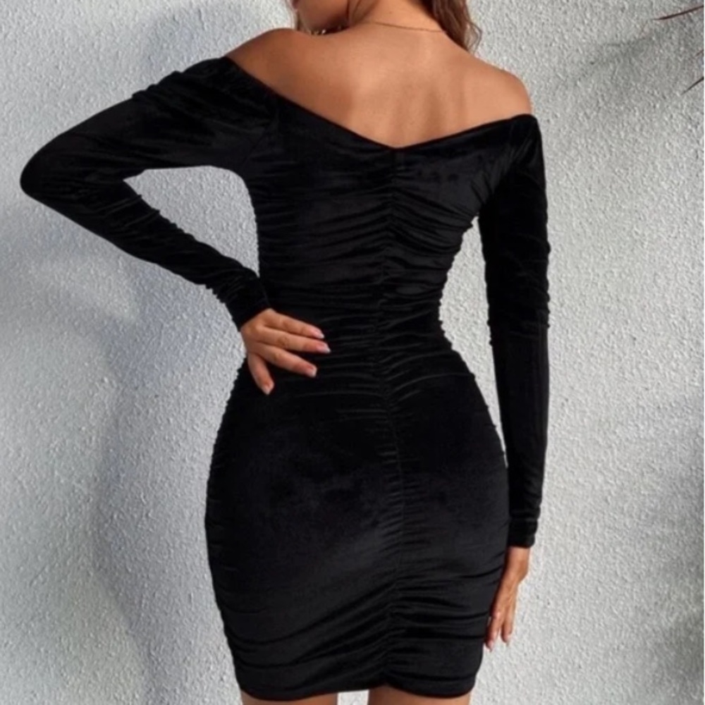 Luxe velvet fitted sweetheart neck holidays party formal evening dress - Picture 8 of 11